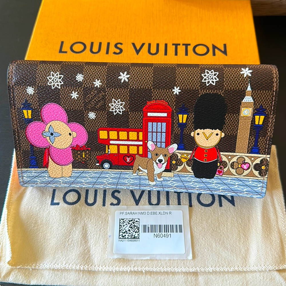 💯% Authentic Louis 2021 Christmas animation Sarah Wallet. Brand New